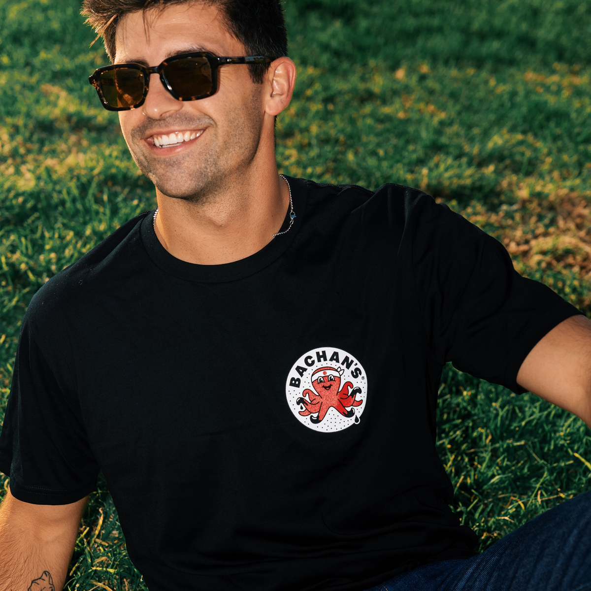Knuckles Tee U8